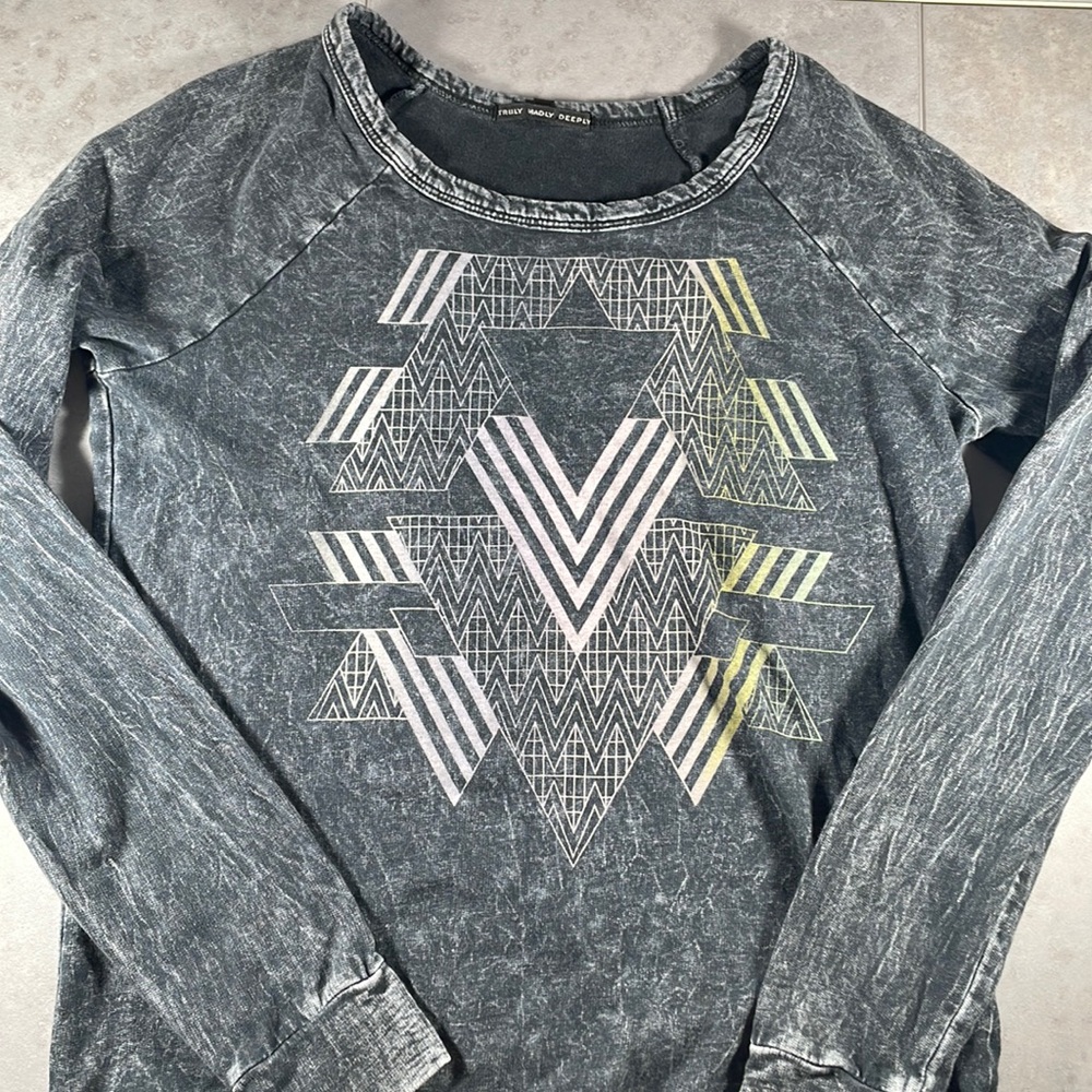 Truly Madly Deeply Urban Outfitters‎ Sweatshirt 100% cotton soft lightweight M